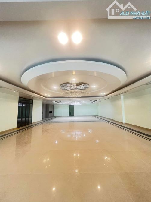 SIÊU PHẨM TÒA NHÀ VĂN PHÒNG 10 TẦNG MẶT PHỐ TRUNG TÂM CẦU GIẤY 💼 390m² - Giá chào 320 tỷ - 2