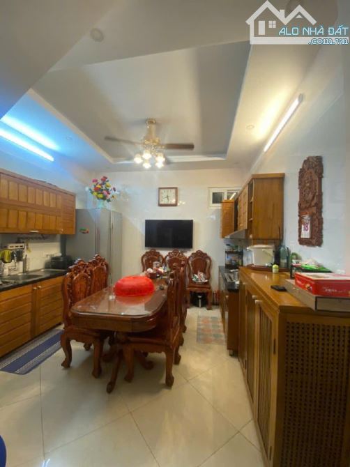 Nhà 3 tầng phố Nguyễn Văn Cừ- Gia Thuỵ- Long Biên. DT 42m2, Kinh doanh, Ô tô, Giá 8.25 tỷ - 2