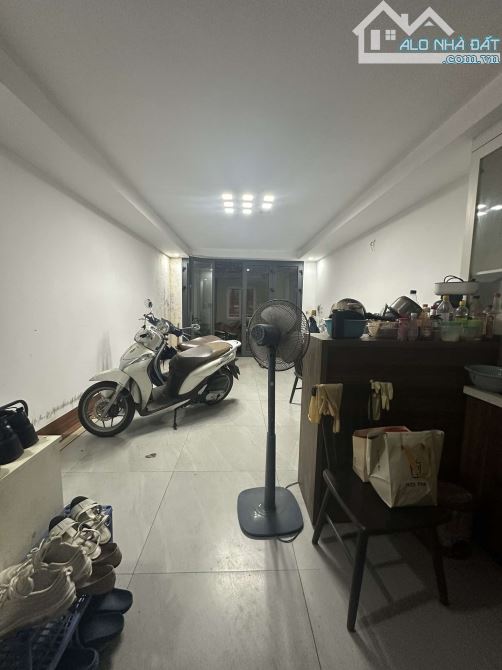 Bán nhà Ngõ 5 Láng Hạ, Q. Đống Đa 6 tầng , mặt tiền 4m cực hiếm - 4