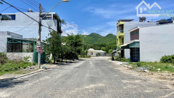 Bán đất 2 mặt tiền đường Ngô Văn Sở, Phường Vĩnh Hoà, Nha Trang 80m2 ( rộng 4m) giá 3,28tỷ - 7