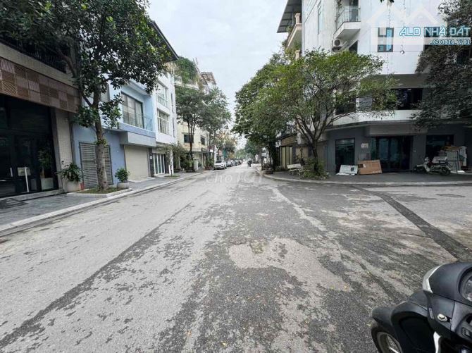 Tôi bán nhà mặt phố KĐT VIỆT HƯNG 7 tầng thang máy KD đỉnh Mặt tiền 7m sổ phân Lô 25.5TỶ - 8
