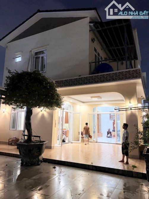 Rất ngon BÁN BIỆT THỰ 3 TẦNG ĐÚC TRUNG CHÁNH HÓC MÔN GIÁ RẺ 23.9 TỶ