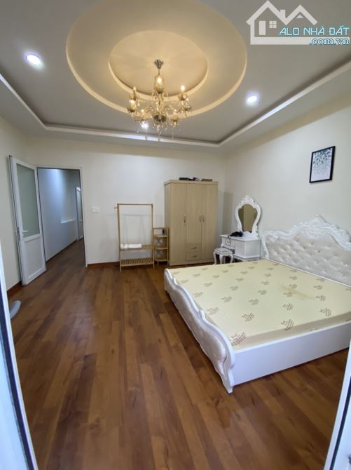 Cần bán căn nhà khu nghỉ dưỡng Golden Hill đường Nguyễn Trung Trực P.3 ,ĐL,68m² 4ph N, 7T1 - 10