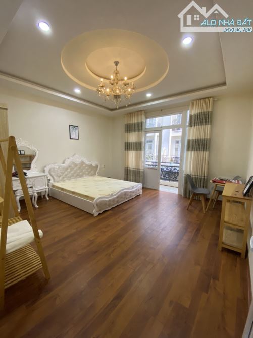 Cần bán căn nhà khu nghỉ dưỡng Golden Hill đường Nguyễn Trung Trực P.3 ,ĐL,68m² 4ph N, 7T1 - 11