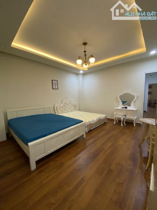 Cần bán căn nhà khu nghỉ dưỡng Golden Hill đường Nguyễn Trung Trực P.3 ,ĐL,68m² 4ph N, 7T1 - 14