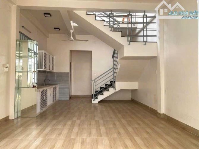 🏠 BÁN NHÀ 2 TẦNG HẺM HOÀ TRUNG - VĨNH HOÀ - NHA TRANG 💰💰 GIÁ 2,35 tỷ   - DT: 90,6m². Ng - 2