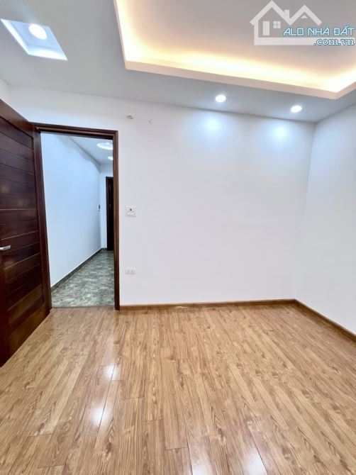 BÁN NHÀ LÊ TRỌNG TẤN - Ô TÔ - GẦN PHỐ - NHÀ ĐẸP Ở LUÔN - 2 THOÁNG - 40M, 5TẦNG, 10.9TỶ - 3