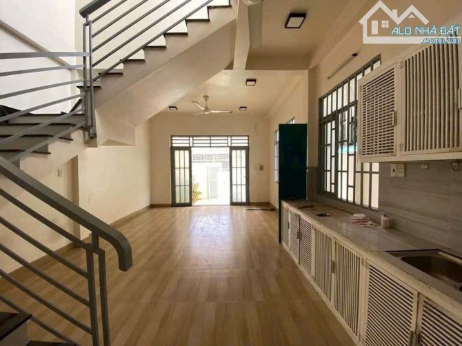 🏠 BÁN NHÀ 2 TẦNG HẺM HOÀ TRUNG - VĨNH HOÀ - NHA TRANG 💰💰 GIÁ 2,35 tỷ   - DT: 90,6m². Ng - 4