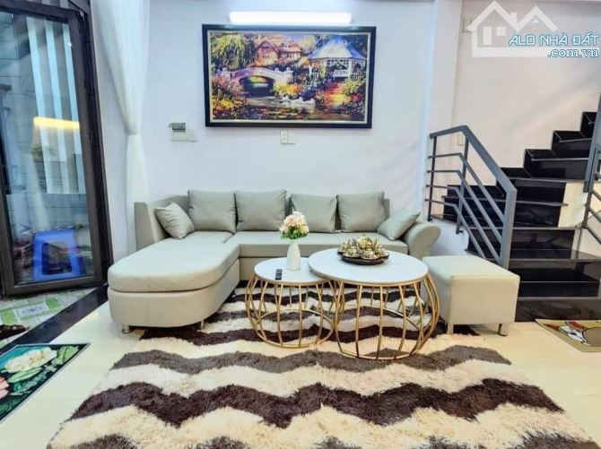 Sang tên ngay căn nhà Hồ Biểu Chánh, Phú Nhuận, 50m2/3.450 tỷ, có sổ hồng, hẻm 6m - 7