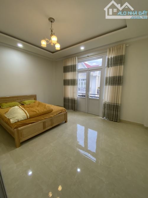 Cần bán căn nhà khu nghỉ dưỡng Golden Hill đường Nguyễn Trung Trực P.3 ,ĐL,68m² 4ph N, 7T1 - 9