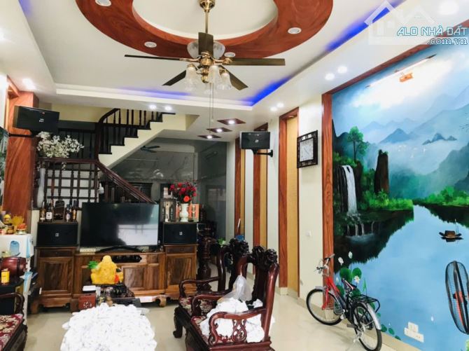 Bán nhà 3 tầng Lương Ngọc Quyến. Yna. Dt 71m2. Mt 4,5m. TN. Giá 6,9 tỷ