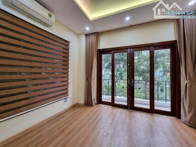 Bán nhà MP Yên Hoa -Tây Hồ. 50m2 * 6 Tầng Thang Máy - Vỉa hè, Kinh doanh - View Hồ Tây - N - 1