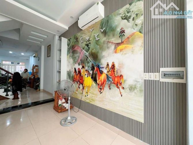 BÁN NHÀ TÂN THỚI NHẤT -4,5* 18- TRỆT 2 LẦU ĐẸP LONG LANH- HXH- 5,6 TỶ - 1