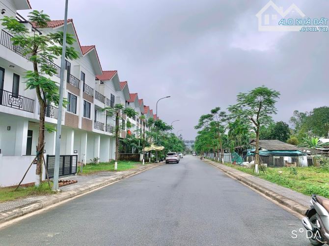 CHỦ CẦN BÁN 112M2 ĐẤT NỀN XÂY TỰ DO , KHU ĐÔ THỊ ROYAL PARK..GÍA ĐẦU TƯ  CHỈ 3,75 - 1