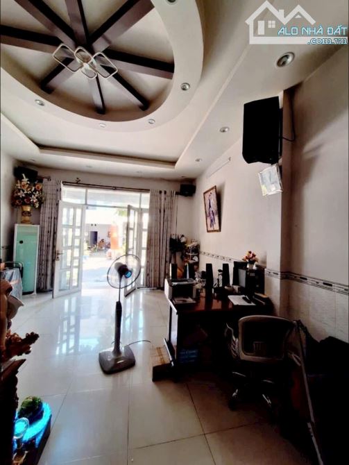 NGANG 5 TỶ CÓ NHÀ MỚI 2 TẦNG KHU PHÂN LÔ ĐƯỜNG TÂN KỲ TÂN QUÝ - 64M2 - XE HƠI VÔ NHÀ - 2