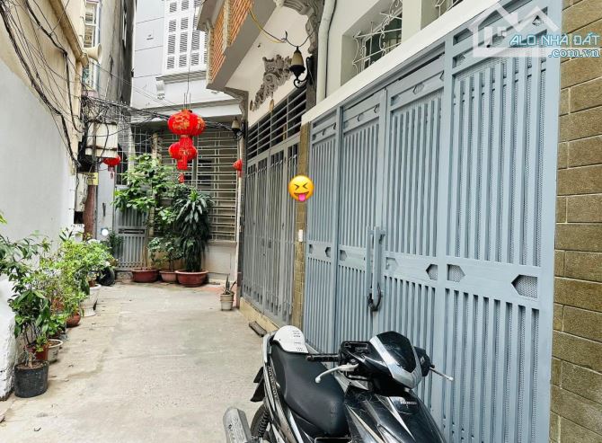 BÁN NHÀ ĐỘI CẤN LONG LANH - 50M - 30M RA PHỐ-LÔ GÓC - 🏠🏠TT BA ĐÌNH