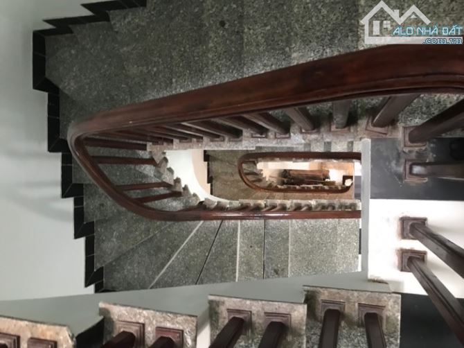 Bán nhà 4 tầng phố Gia Quất- Thượng Thanh- Long Biên. DT 72m2, Ô tô đổ cửa, Giá bán 9.7 tỷ