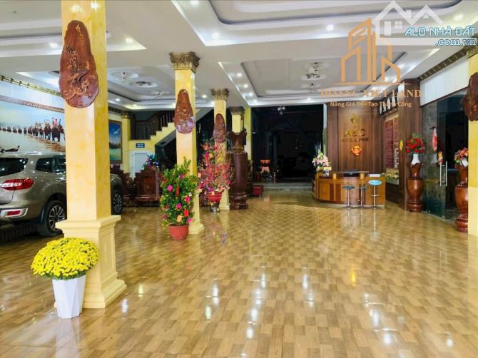 Cần bán Hotel 6 tầng Vip mặt tiền đường Nguyễn Văn Cừ. - Diện tích: 24 x 38m - Pháp lí: