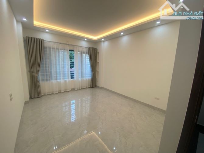 NHÀ PHỐ NGUYỄN HOÀNG TÔN 5 TẦNG, 46M², NGÕ THOÁNG, GIÁ CHỈ NHỈNH 9 TỶ