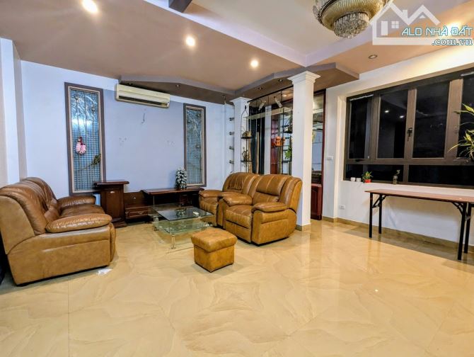 Bán nhà ngõ Trần Hưng Đạo Hoàn Kiếm Dt 70m2 5 tầng mt 4m8 Giá 27,5 tỷ lh Huyền 7X