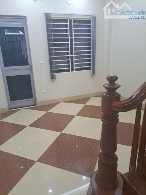 Cho thuê nhà ngõ 9 phố Trần Quốc Hoàn, Dt 50m2 x 5 tầng có ĐH, NL, Bếp - 10