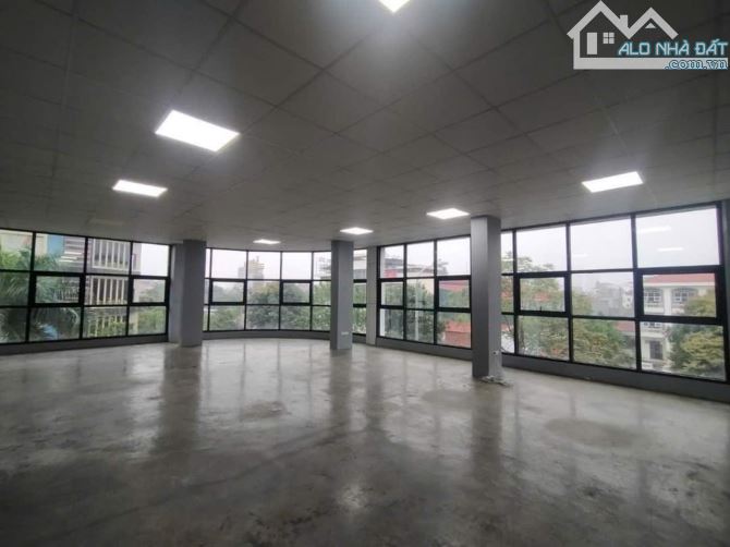 bán tòa nhà 7T,lô góc khu yna đang cho thuê 60tr/1 táng DT 840m2 sàn,hướng ĐN, giá 24 tỷ - 1