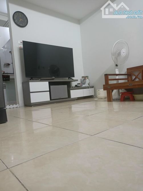 Bán nhà Trại Cá 20m2, 3T lô góc, bagac đỗ cửa, 15m ra phố. Giá 3.95 tỷ sổ đỏ riêng nở hậu - 2