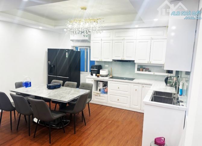 Bán nhà 4 tầng phố Gia Quất- Thượng Thanh- Long Biên. DT 72m2, Ô tô đổ cửa, Giá bán 9.7 tỷ - 2