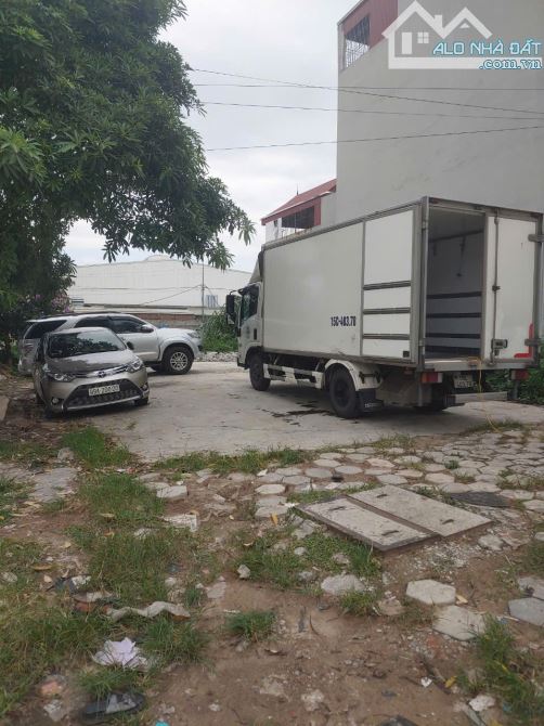 bán tòa nhà 7T,lô góc khu yna đang cho thuê 60tr/1 táng DT 840m2 sàn,hướng ĐN, giá 24 tỷ - 3