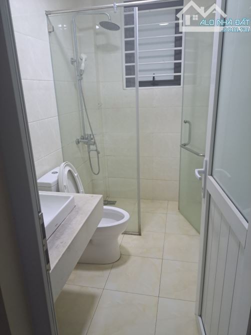 Cho thuê nhà ngõ 9 phố Trần Quốc Hoàn, Dt 50m2 x 5 tầng có ĐH, NL, Bếp - 4