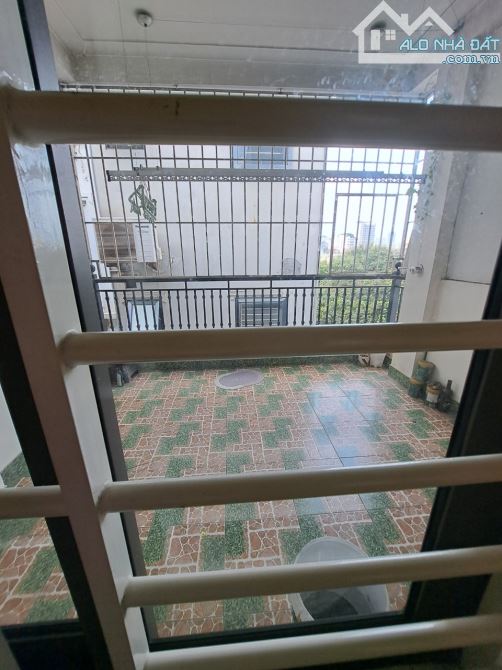 Cho thuê nhà ngõ 9 phố Trần Quốc Hoàn, Dt 50m2 x 5 tầng có ĐH, NL, Bếp - 6