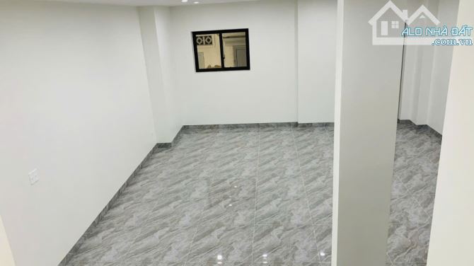 Cho thuê nhà mặt đường Thế Lữ, mặt tiền 4.3m, dt 120m2 x 5 tầng mới đẹp, có thang máy - 9