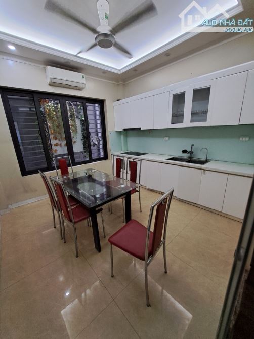 Cho thuê nhà ngõ 9 phố Trần Quốc Hoàn, Dt 50m2 x 5 tầng có ĐH, NL, Bếp - 9