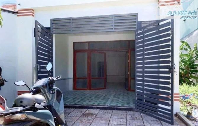 Bán căn nhà cấp 4 ở Tân Thông Hội Củ Chi 5x38 195m2 650 TRIỆU, SỔ HỒNG RIÊNG.