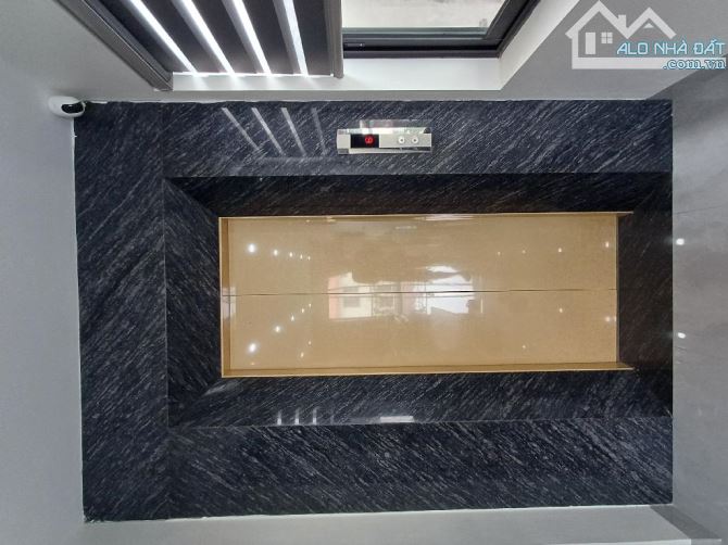 Bán nhà mặt ngõ 147 Tân Mai, 51m x 7T , Thang máy , giá nhỉnh 19 tỷ - 1