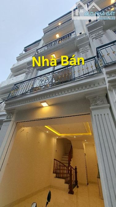 Bán nhà Ngô Gia Tự, Long Biên, 30m2 x 5 tầng, nhà đẹp ở ngay. Giá chào chỉ 4,6 tỷ