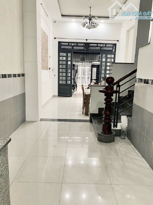 NGÃ TƯ MŨI TÀU CỘNG HÒA - TRƯỜNG CHINH - TRẦN THÁI TÔNG 82 M2 x 4 tầng, 7 tỷ 500 - 1