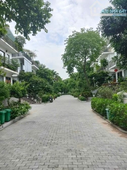 Bán biệt thự 1 Khai Sơn Hill. Long Biên, dt 314m2 nhà 4 tầng, ô góc, giá thỏa thuận - 1