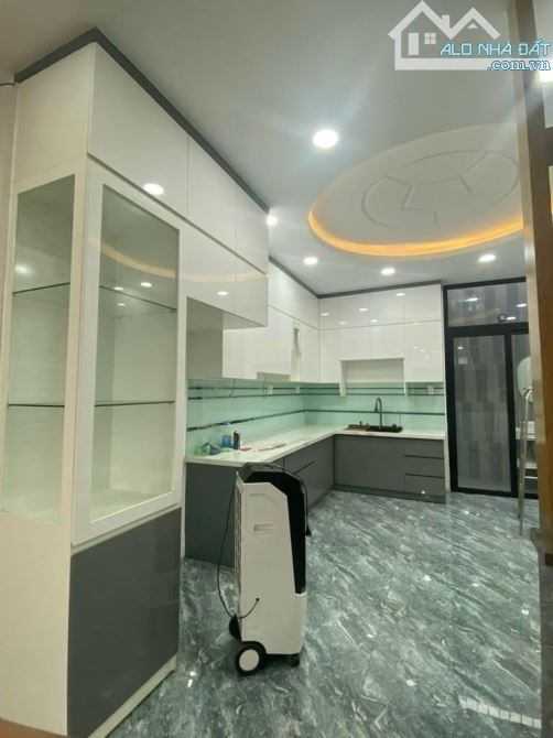 Bán nhà Đường số 11 BHH Bình Tân DT 60m, 4x 15. 4 tầng. Giá 6,15 tỷ Bớt lộc  Vị trí đẹp, h - 2