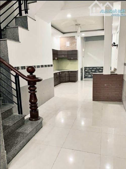 NGÃ TƯ MŨI TÀU CỘNG HÒA - TRƯỜNG CHINH - TRẦN THÁI TÔNG 82 M2 x 4 tầng, 7 tỷ 500 - 3