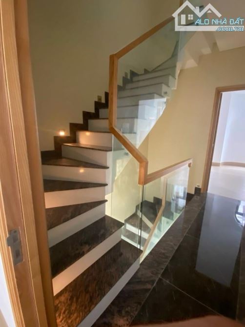 Bán nhà Đường số 11 BHH Bình Tân DT 60m, 4x 15. 4 tầng. Giá 6,15 tỷ Bớt lộc  Vị trí đẹp, h - 5