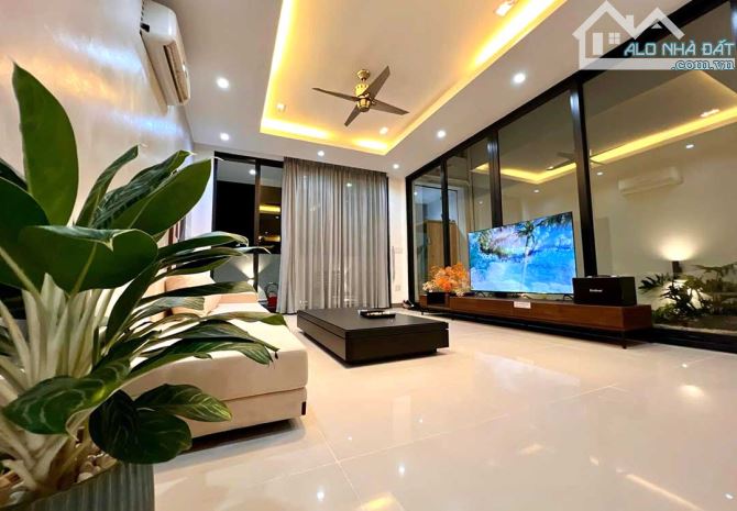 Hiếm! Villa hồ bơi Sơn Trà đẹp, 6 phòng ngủ, gần biển Mỹ Khê Đà Nẵng