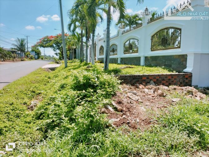 LÔ ĐẤT ĐẸP MẶT TIỀN DT765, CÁCH UỶ BAN 2KM, NGỘP BANK GIẢM MẠNH TỪ 15 TỶ XUỐNG CÒN 6.5 TỶ