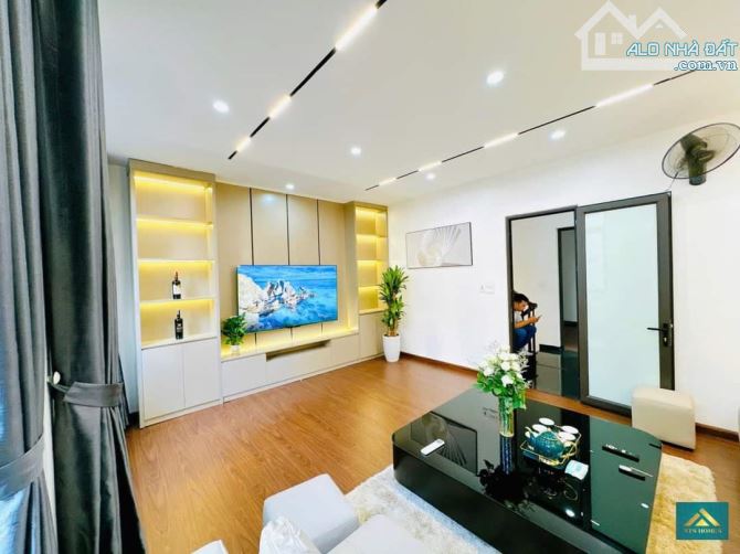 (HIẾM) Bán Nhà Tôn Đức Thắng, ÔTÔ, 55m2, 4 tầng, mt 4.5m, giá 11.8 tỷ