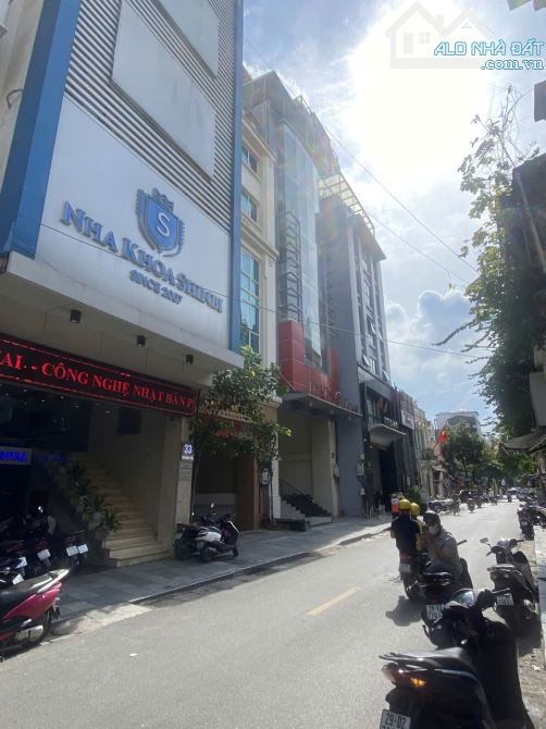 Bán Đất tặng nhà Phố Linh Lang. 82m2 - MT 6m. Mặt phố, Vỉa hè - Xây tòa Apartment - Nhỉnh