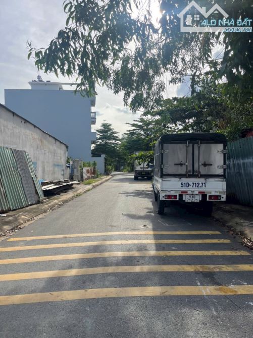 Lô Góc 2 mặt tiền trục chính xã Nhơn Đức Nhà Bè Dt: 6 x 16 Giá 3,85 tỷ