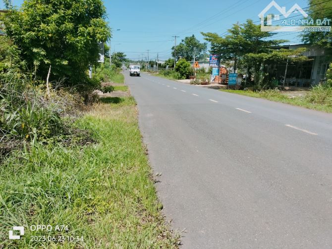 LÔ ĐẤT ĐẸP MẶT TIỀN DT765, CÁCH UỶ BAN 2KM, NGỘP BANK GIẢM MẠNH TỪ 15 TỶ XUỐNG CÒN 6.5 TỶ - 10