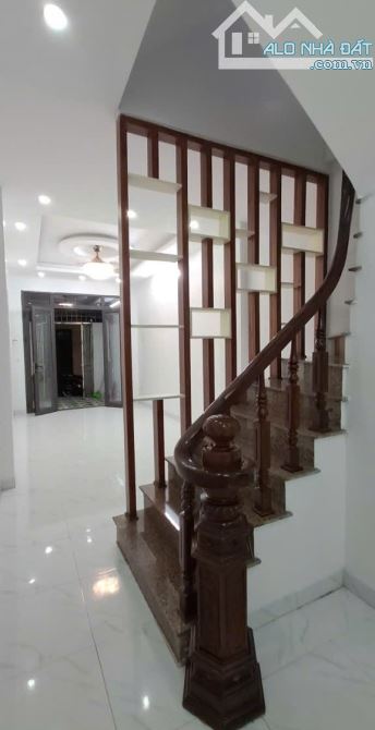 Bán nhà Phố Thanh Lân, 52m2, 4 Tầng, Ô Tô Đỗ Cửa, Nhà Đẹp, Ở Luôn, Giá 5.9 Tỷ. - 1