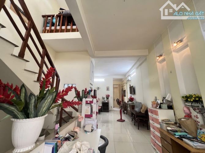 Bán nhà 3 tầng đường ô tô 8m vỉa hè, p.Linh Trung, đối diện công viên, 80m2, nhĩnh 9 tỷ