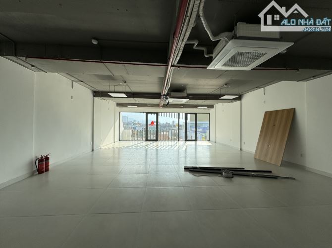 Còn trống 1 tầng duy nhất, 100 m2 – 18 tr/tháng, ngay trung tâm. LH: OFFICE DANANG - 2